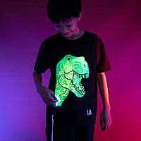 Illuminated Apparel Interactive BLACK Glow in the Dark T-Shirt  5-6 Years Dinosaur