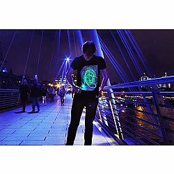 Illuminated Apparel Interactive BLACK Glow in the Dark T-Shirt  9-11 Years Unicorn