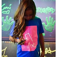 Illuminated Apparel Interactive Glow in the Dark T-Shirt  BLUE / PINK 9-11 Years 
