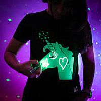 Illuminated Apparel Interactive BLACK Glow in the Dark T-Shirt  7-8 Years Unicorn