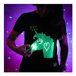 Illuminated Apparel Interactive BLACK Glow in the Dark T-Shirt  7-8 Years Unicorn
